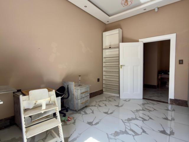 6 Bedroom House For Sale in Essenwood
