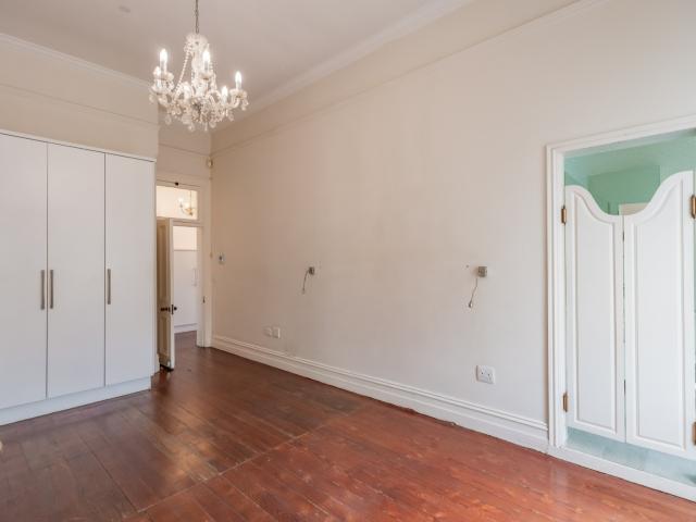 6 Bedroom House For Sale in Essenwood