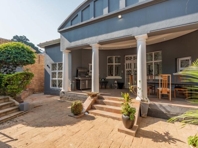 6 Bedroom House For Sale in Essenwood