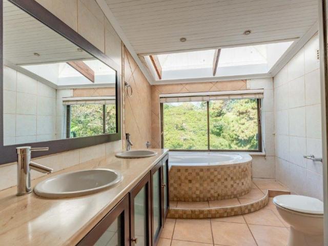 6 Bedroom House For Sale in Everton H C