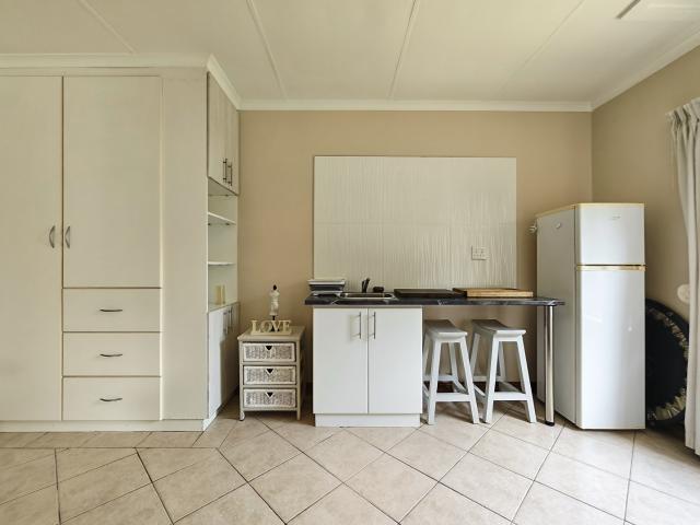 6 Bedroom House For Sale in Framesby