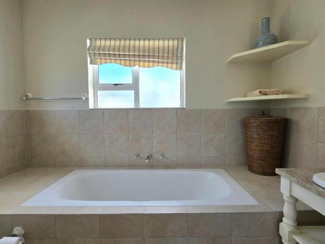 6 Bedroom House For Sale in Franskraal