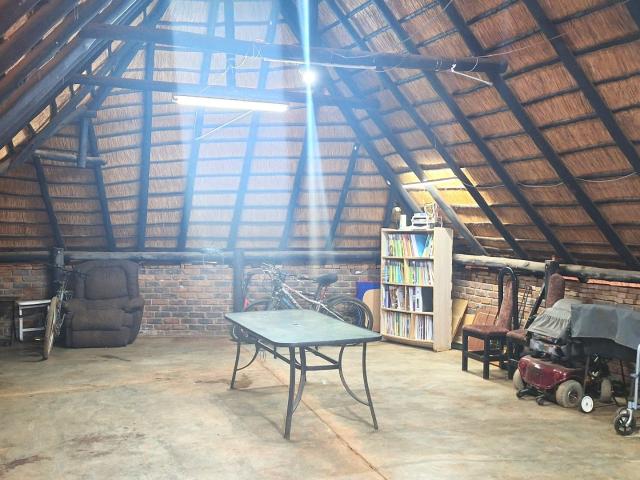 6 Bedroom House For Sale in Kameeldoringpark