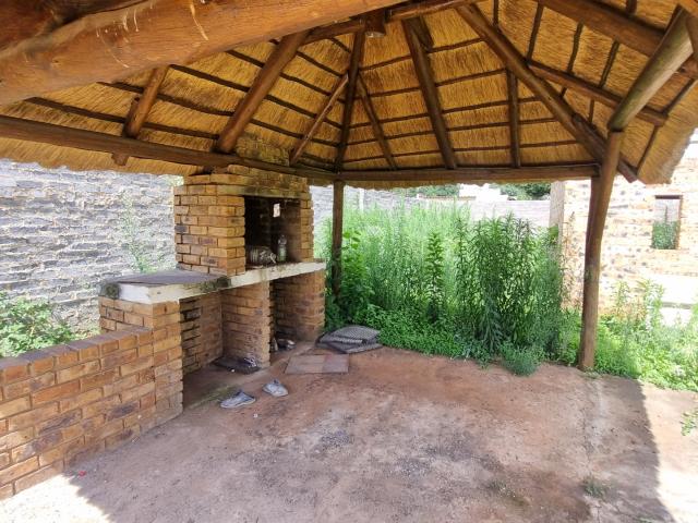 6 Bedroom House For Sale in Klipwater