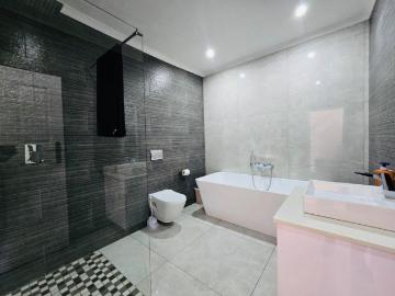 6 Bedroom House For Sale in Hartzenbergfontein