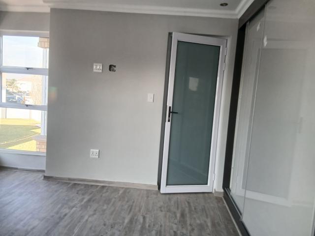 6 Bedroom House For Sale in Helderwyk