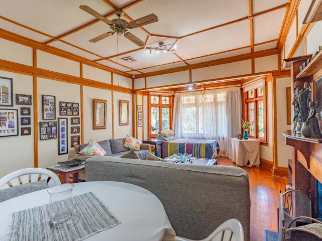 6 Bedroom House For Sale in Hillcrest Central