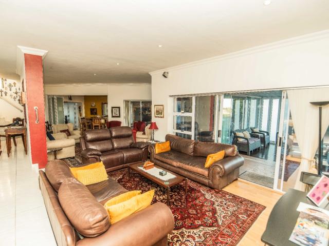 6 Bedroom House For Sale in Humerail