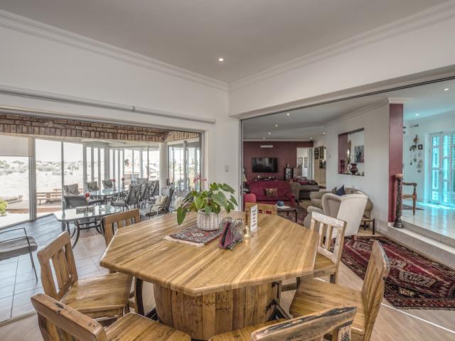 6 Bedroom House For Sale in Humerail