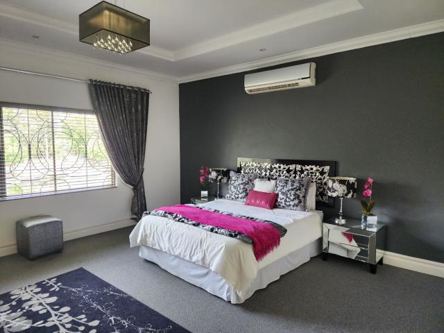 6 Bedroom House For Sale in Irene Park