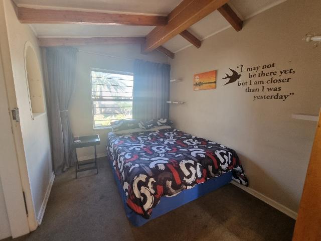 6 Bedroom House For Sale in Oakdene