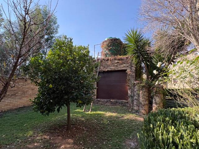 6 Bedroom House For Sale in Olympus AH