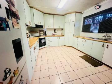 6 Bedroom House For Sale in Lotus Park
