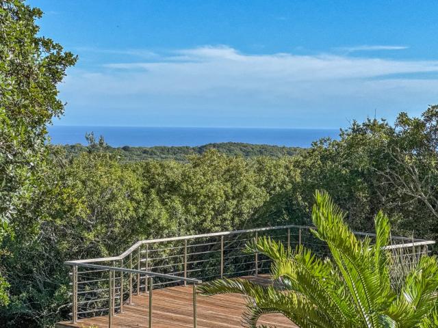 6 Bedroom House For Sale in Lovemore Park