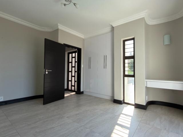6 Bedroom House For Sale in La Lucia