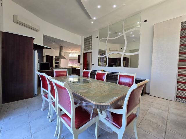 6 Bedroom House For Sale in La Lucia Ridge
