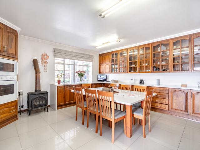 6 Bedroom House For Sale in Lambton