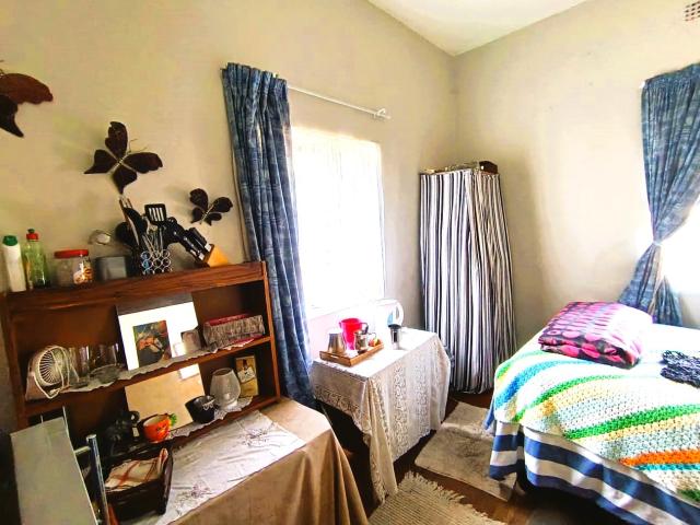 6 Bedroom House For Sale in Lambton