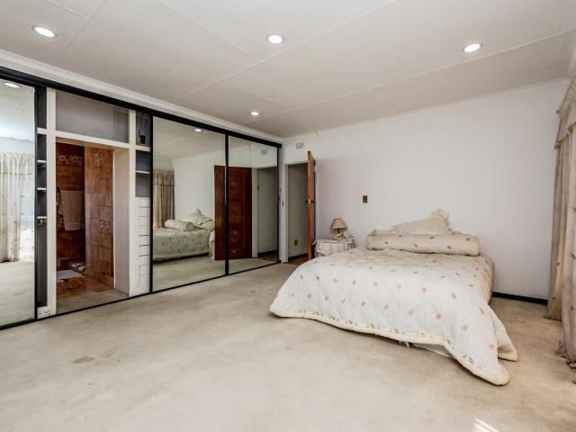 6 Bedroom House For Sale in Lenasia Ext 1