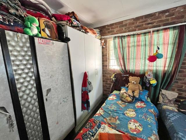 6 Bedroom House For Sale in Lichtenburg