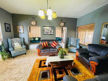6 Bedroom House For Sale in Linmeyer