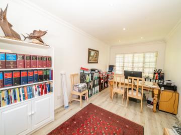6 Bedroom House For Sale in Morning Hill