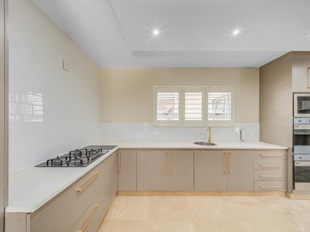 6 Bedroom House For Sale in Morningside