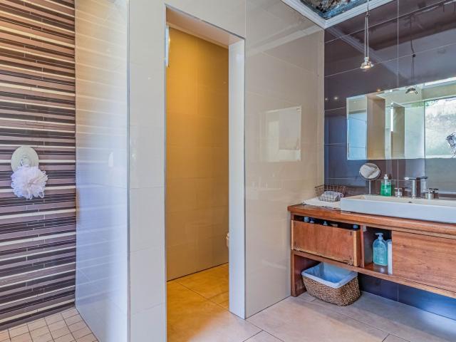 6 Bedroom House For Sale in Morningside
