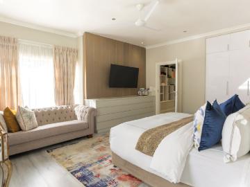 6 Bedroom House For Sale in Morningside