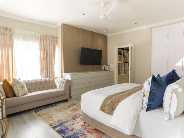 6 Bedroom House For Sale in Morningside