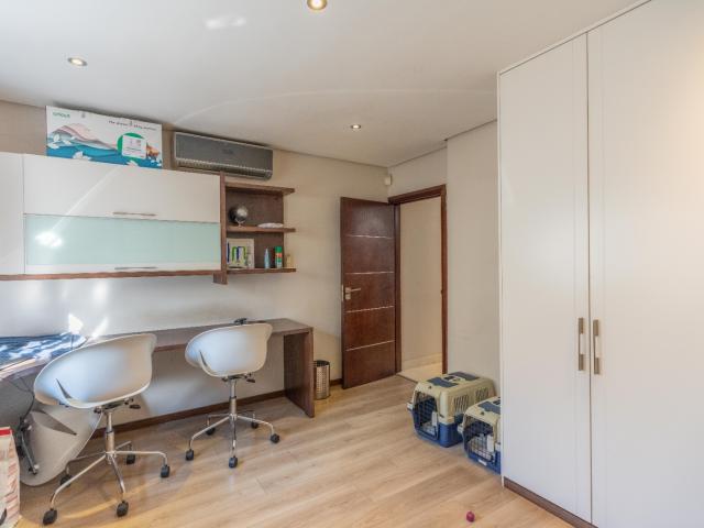 6 Bedroom House For Sale in Morningside