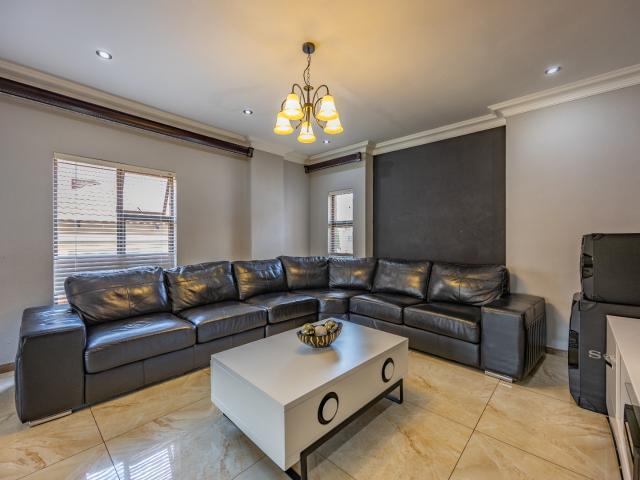 6 Bedroom House For Sale in Magaliesberg Country Estate
