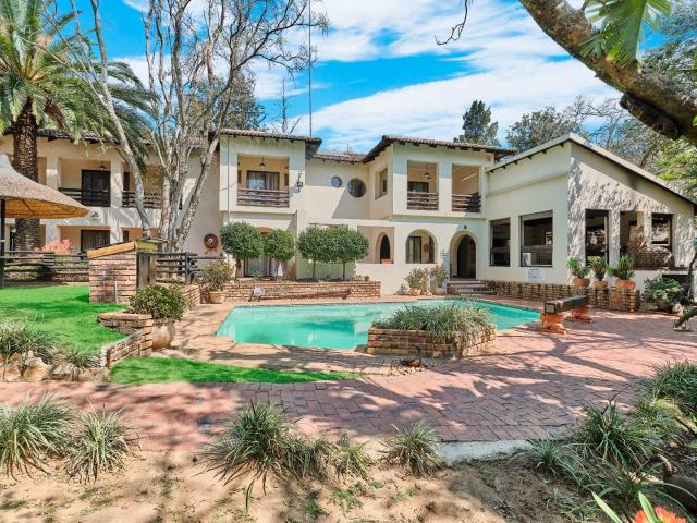 6 Bedroom House For Sale in Magaliessig