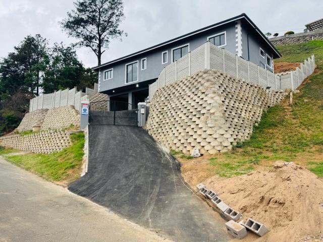 6 Bedroom House For Sale in Malvern