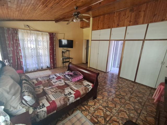 6 Bedroom House For Sale in Meiringspark