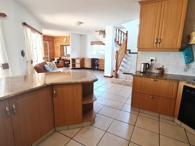 6 Bedroom House For Sale in Mtwalume