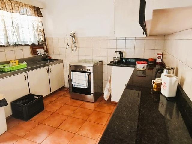 6 Bedroom House For Sale in Mtwalume