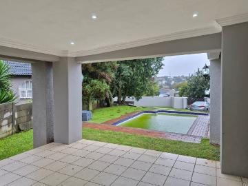 6 Bedroom House For Sale in Noordheuwel