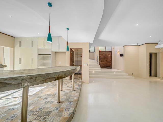 6 Bedroom House For Sale in North Riding AH