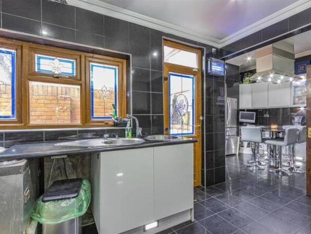 6 bedroom house for sale in Ninian Road, Roath Park, Cardiff, CF23