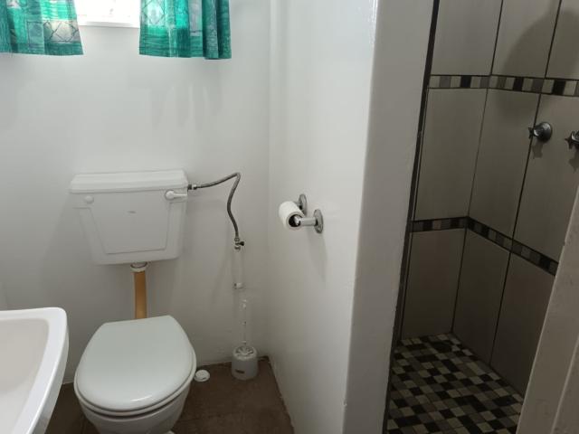 6 Bedroom House For Sale in Southernwood