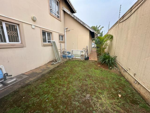 6 Bedroom House For Sale in Somerset Park