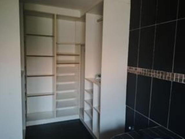 6 Bedroom House For Sale in Sonneveld