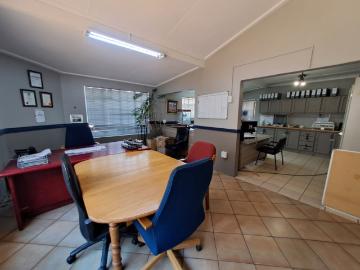 6 Bedroom House For Sale in Sinoville