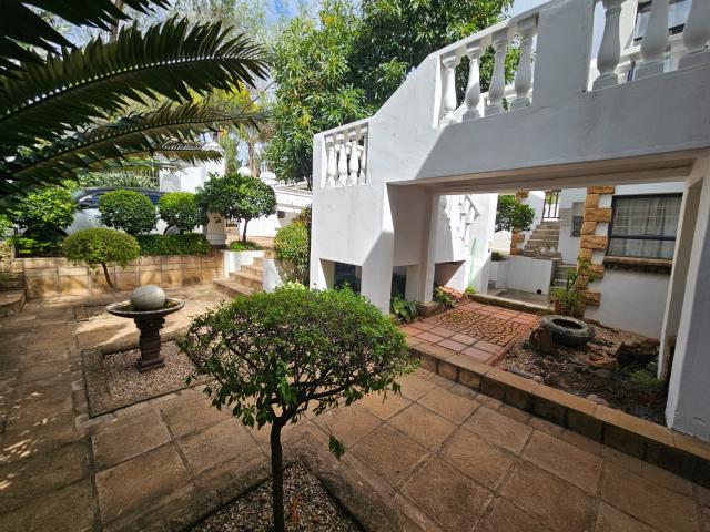 6 Bedroom House For Sale in Sterrewag