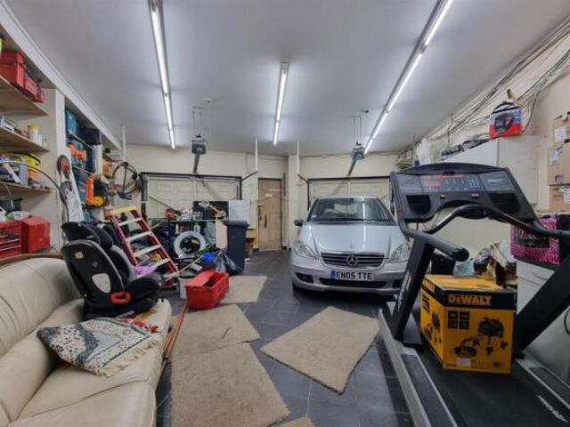 6 bedroom house for sale in Stratton Drive, Barking, IG11