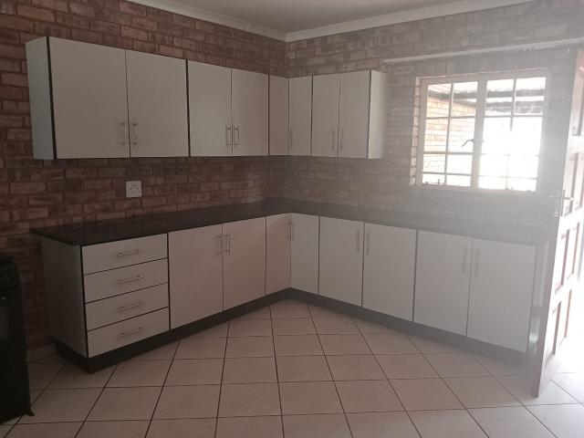 6 Bedroom House For Sale in Strydfontein AH