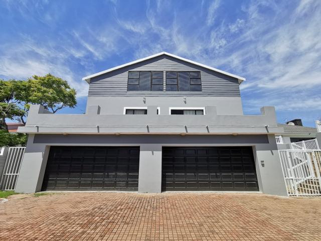6 Bedroom House For Sale in Summerstrand
