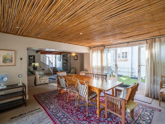 6 Bedroom House For Sale in Sunnyside
