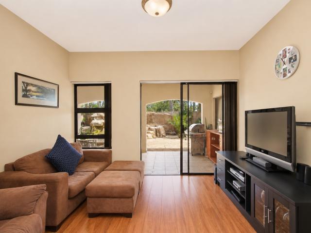 6 Bedroom House For Sale in Sunset Beach